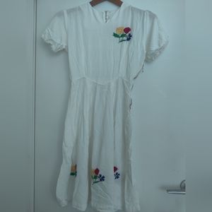 White Summer Dress with Flowers Size XS (24 inch waist)